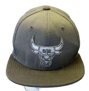 Mitchell & Ness Chicago Bulls Snapback Hat Gray